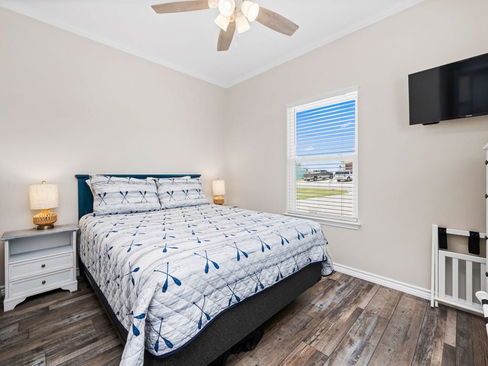 Guest House - Fourth Bedroom - Queen Bed