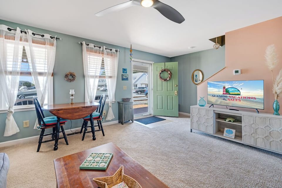 Newly Renovated and beautifully furnished.