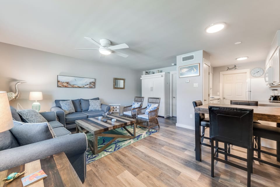 interior - Comfortable seating for family gathering in an integrated living space