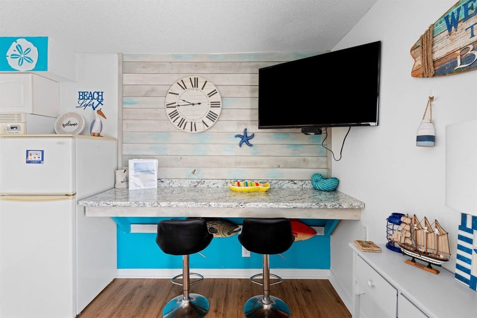 Dedicated food bar/work area