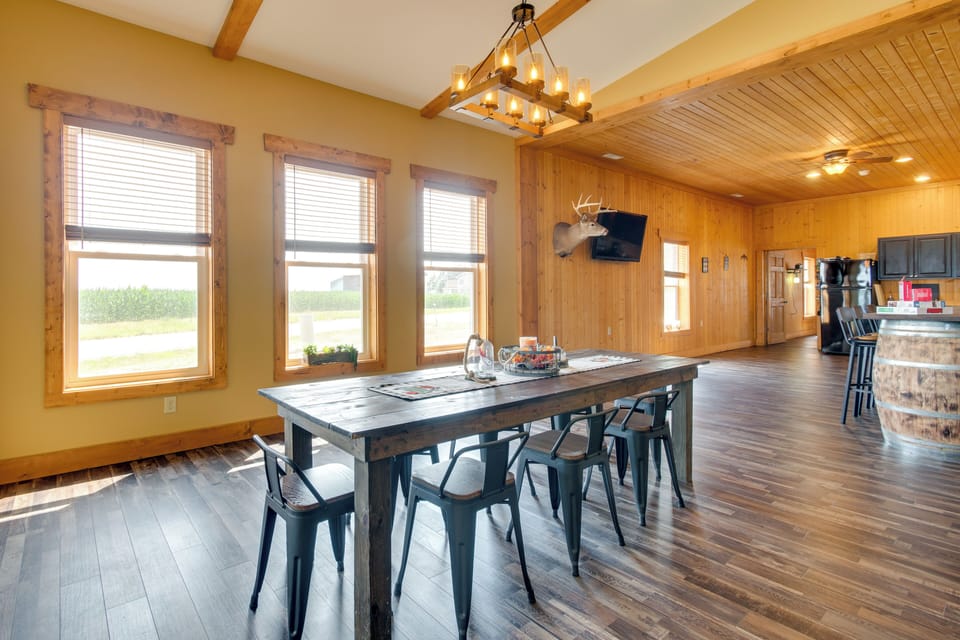 Dining Area | Dishware/Flatware | Trash Bags/Paper Towels
