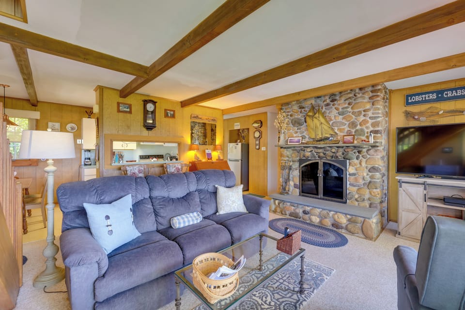 Lower Level | Living Room