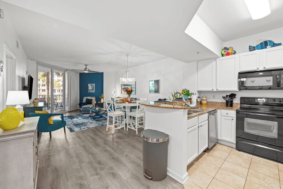 Nice open concept floor plan: living room, Dining and Kitchen