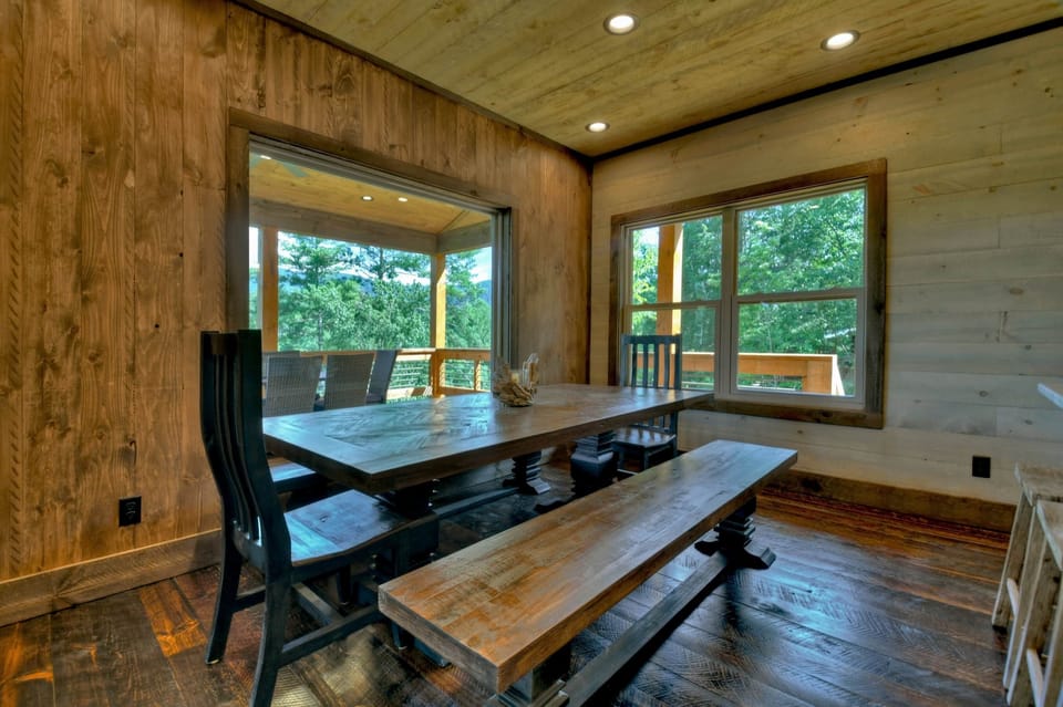 Main level dining