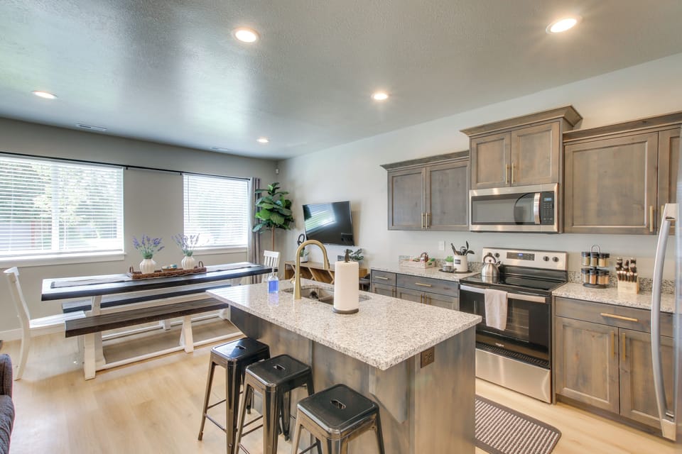 Kitchen | Basic Cooking Essentials | Breakfast Bar | Dishwasher