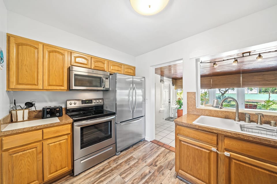 This fully stocked kitchen makes food prep a breeze 