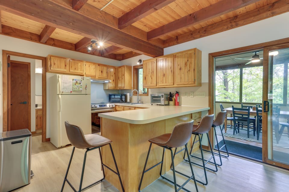 Kitchen | Pet Friendly w/ Fee | Free WiFi | Keyless Entry