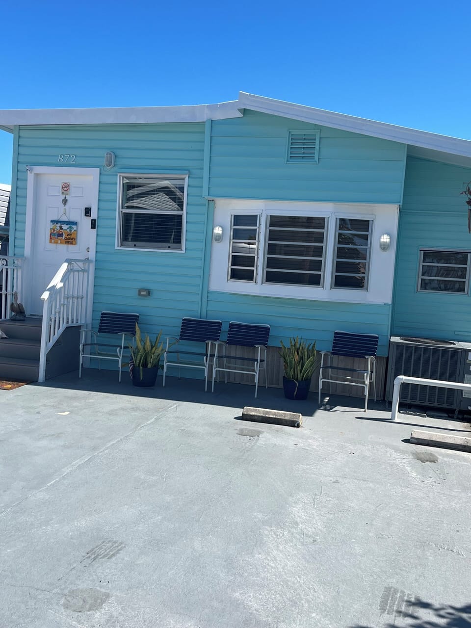 Outdoor Front Entrance & Parking