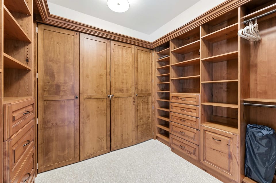 Primary Suite Walk-in Closet