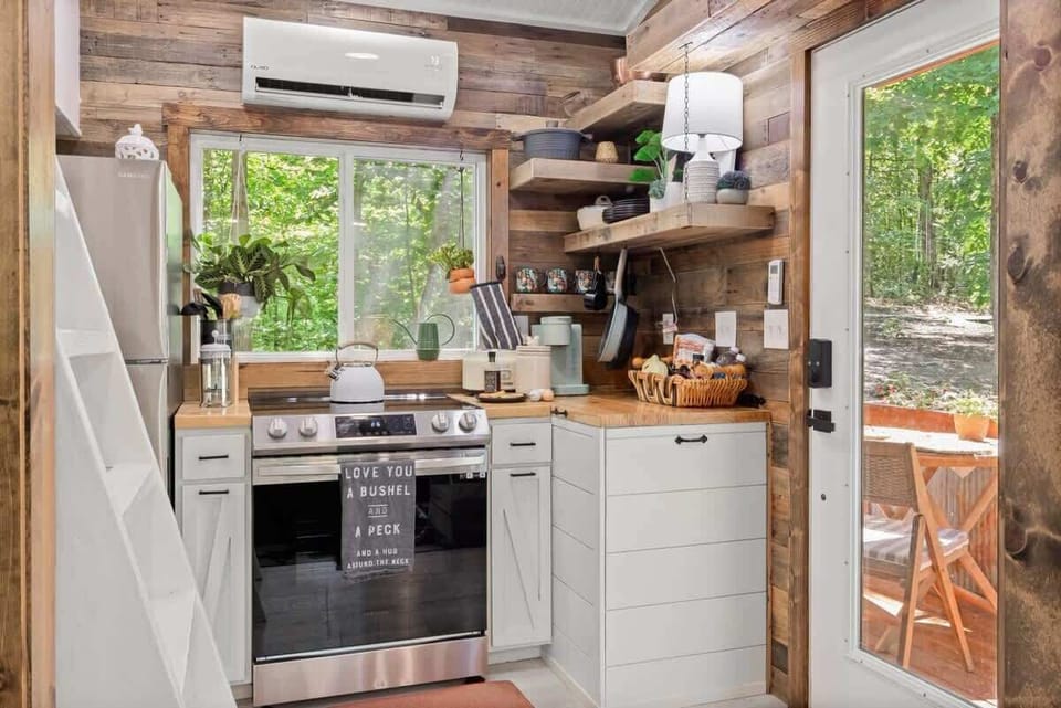 🍳☕ Start your morning right with coffee or waffles in our cozy kitchen.