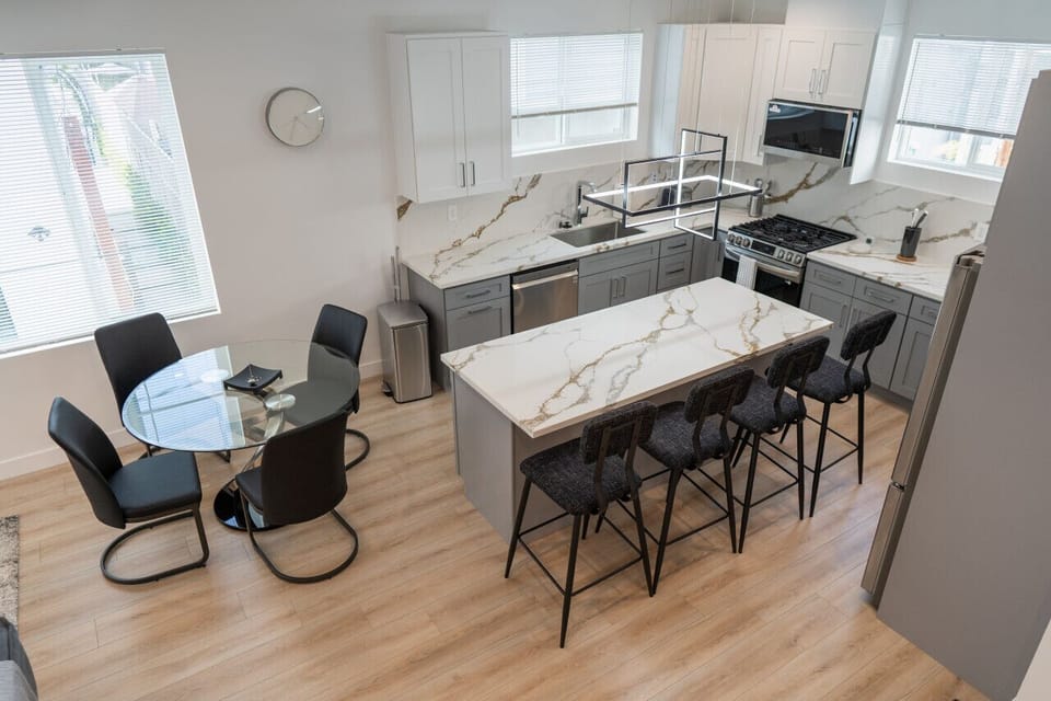 DINING AREA & KITCHEN -- View 3D Virtual Tour of the Property Here: https://tinyurl.com/y6hx8a9e