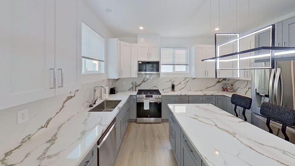 KITCHEN -- View 3D Virtual Tour of the Property Here: https://tinyurl.com/y6hx8a9e