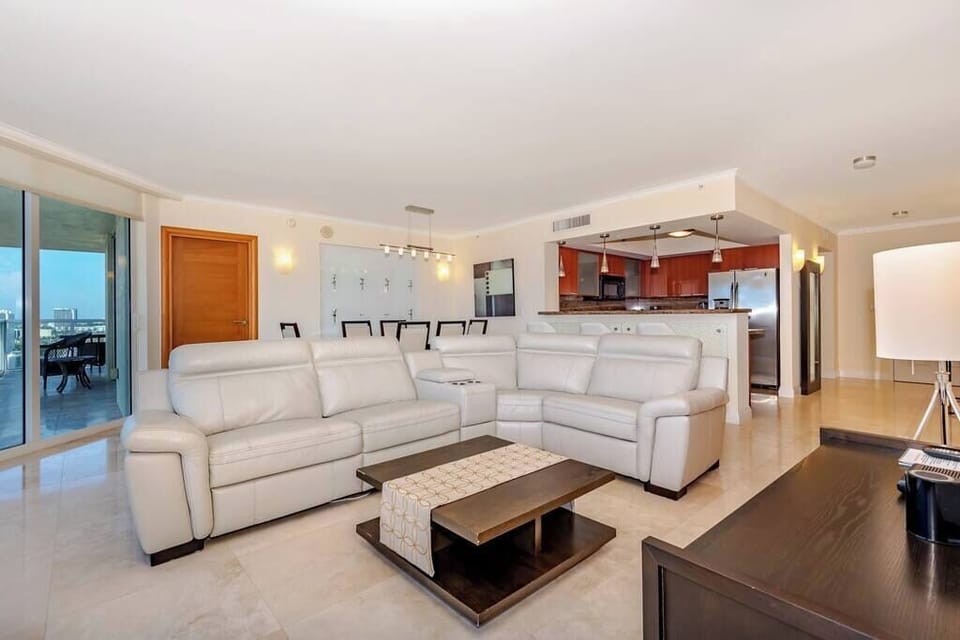 Corner unit with floor to ceiling windows cover the entire living. Amazing ocean views, intracoastal views, and downtown Miami skyline.