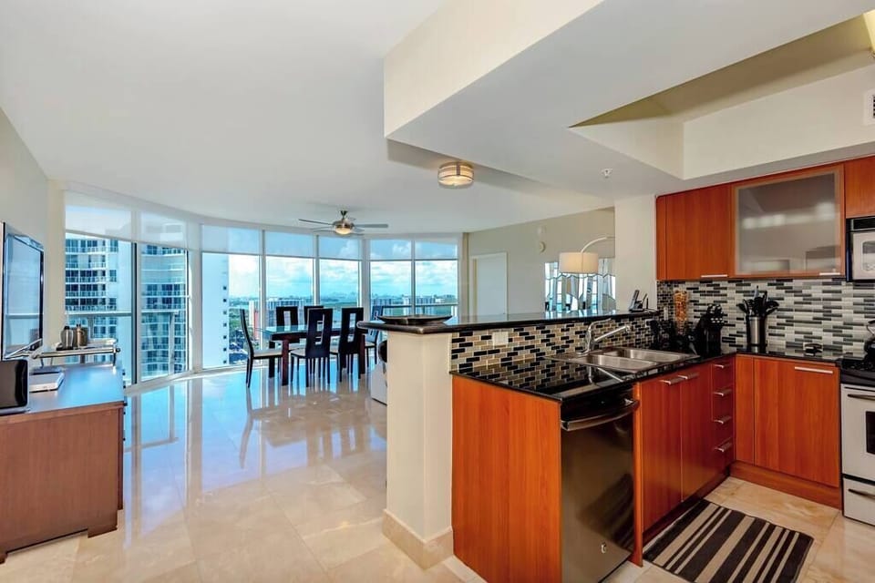 Corner unit with over 1400 sq/ft.