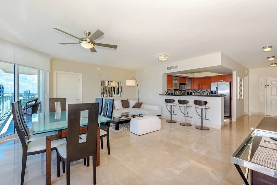 Spacious living area, breakfast bar, and large dining room table.