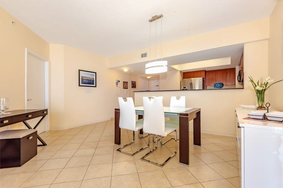 Dining for 4 people. Fully equipped kitchen for all your cooking needs. 