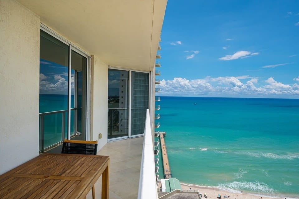 Wraparound balcony - amazing ocean views. 