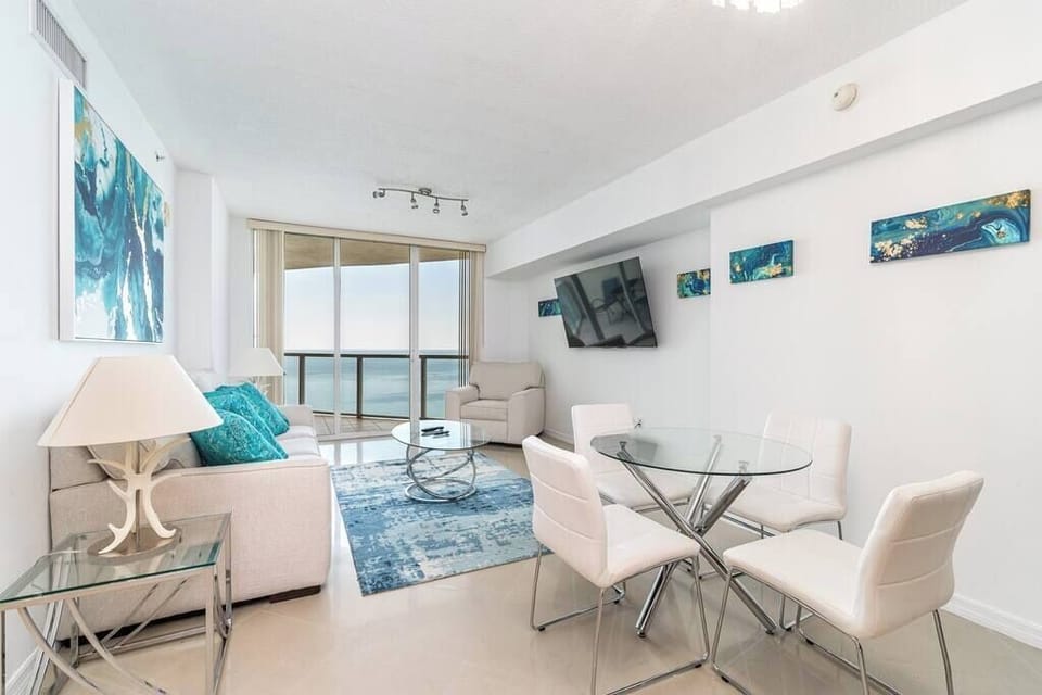 Ocean views - 65" smart TV 