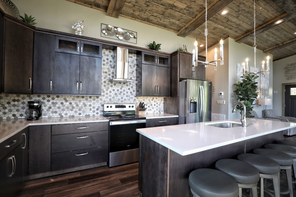 Comes with a fully stocked kitchen!
