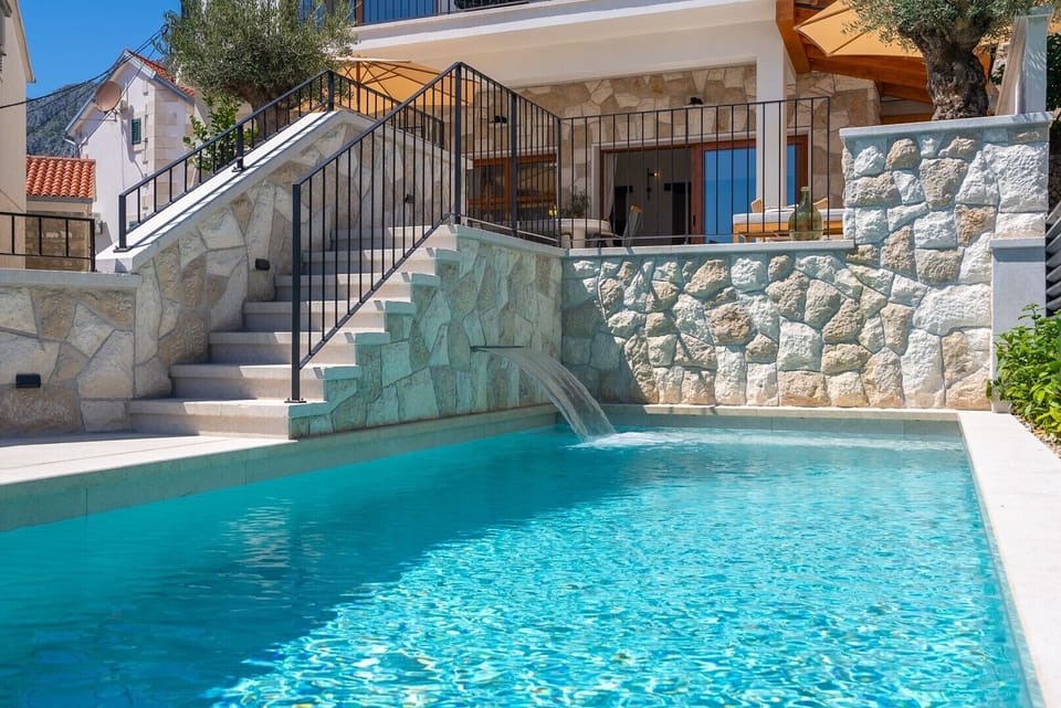 NEW! Villa Dattero -private Pool, Jacuzzi, Sauna, Media room