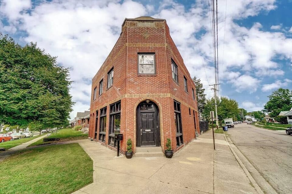 Front entrance. Please use ONLY this door to exit/enter