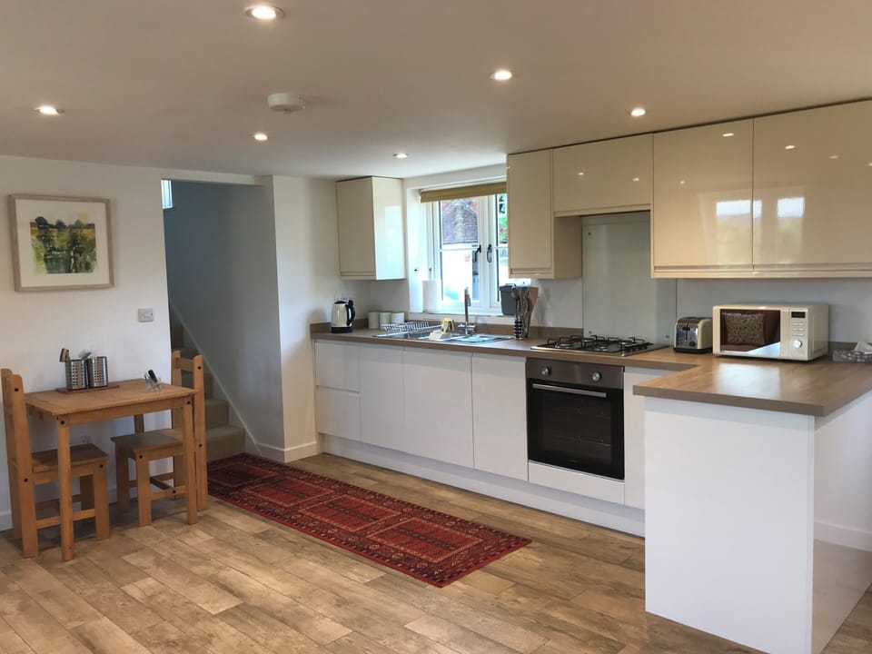 Fully equipped kitchen with dishwasher