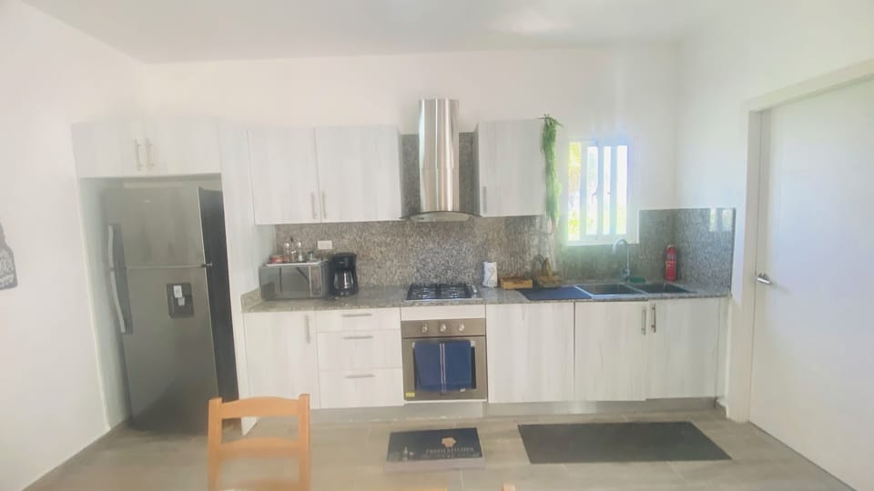 Full kitchen