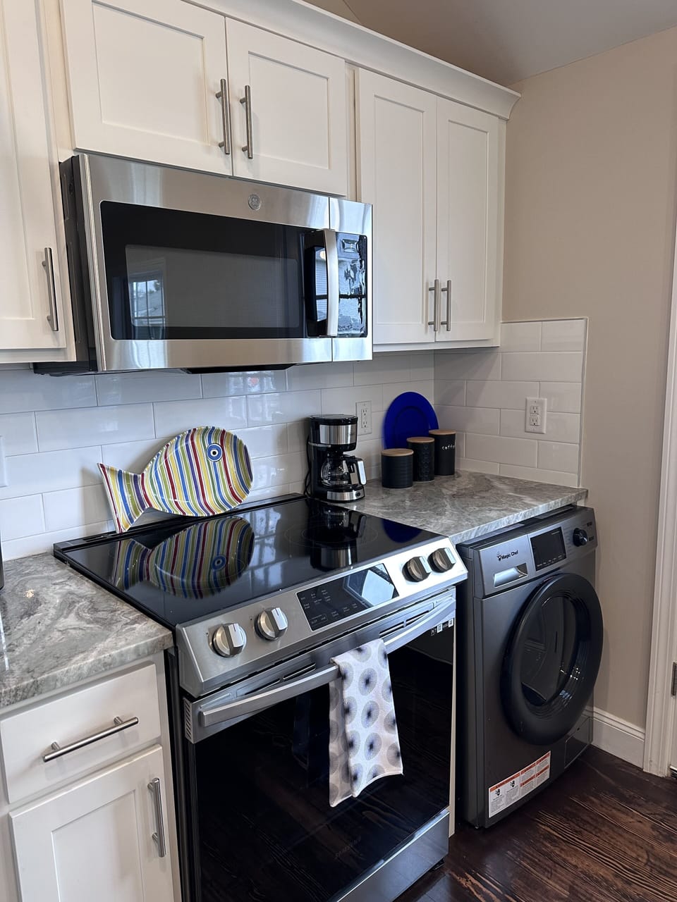 Fully Appointed Kichen
Washer/Dryer
Dishwasher