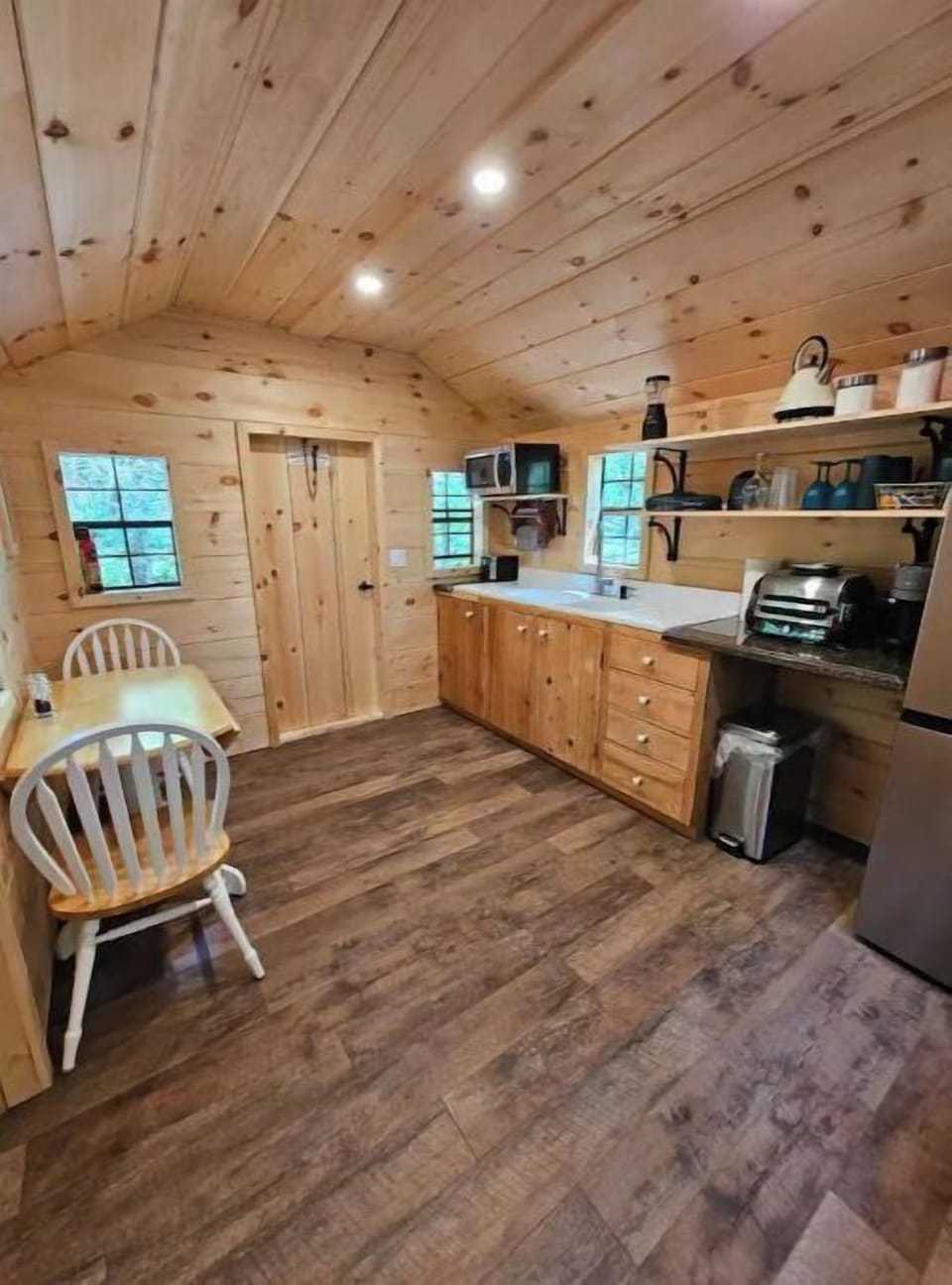 Enjoy your own brand new kitchenette with cooking appliance, sink,fridge freezer