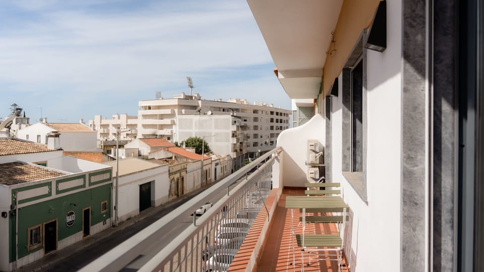 Enjoy your morning coffee on the private balcony, offering lively street views and a refreshing breeze.
#Balcony #StreetView #LovelyStay