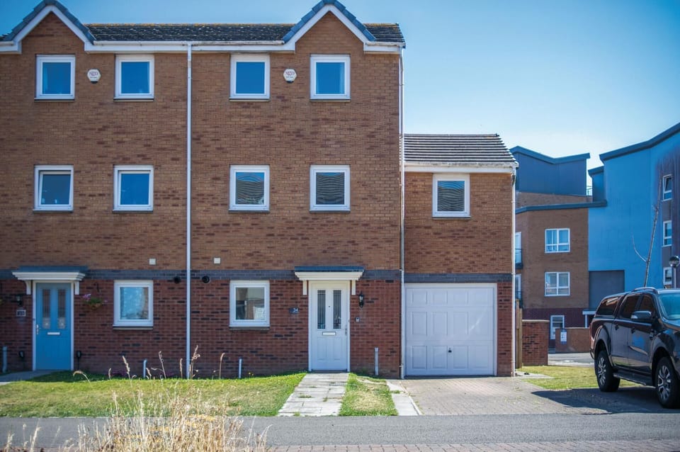 Swn Y Mor - 4 Bedroom Holiday Home - Llanelli (3411)