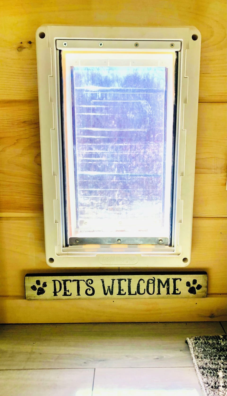 Doggy door leading to an outside kennel