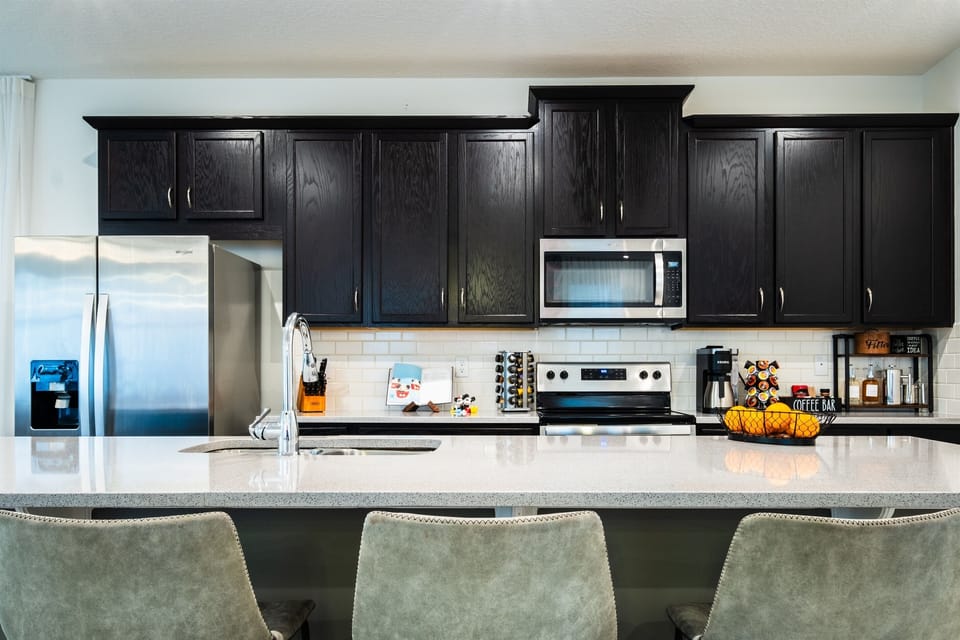 Make memories while cooking together in a kitchen that has it all. Bon appétit! 