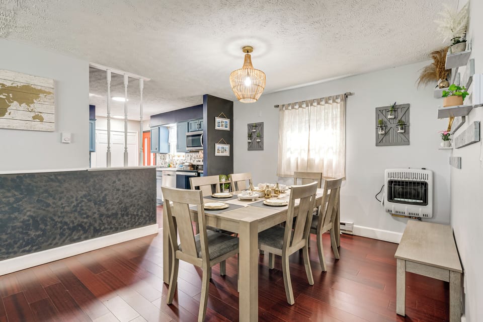 Dining Area | Dishware Provided | Central A/C