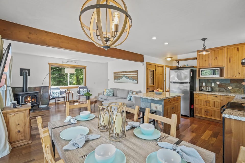 Dining Table- Lake Vista Hideaway