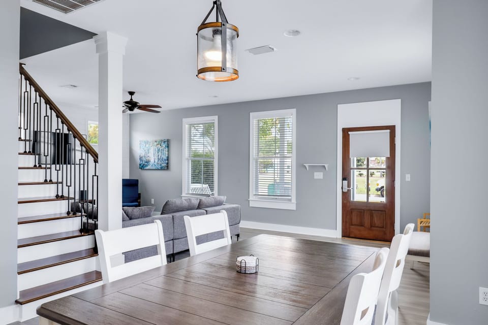 Dining Area - Seating for 4