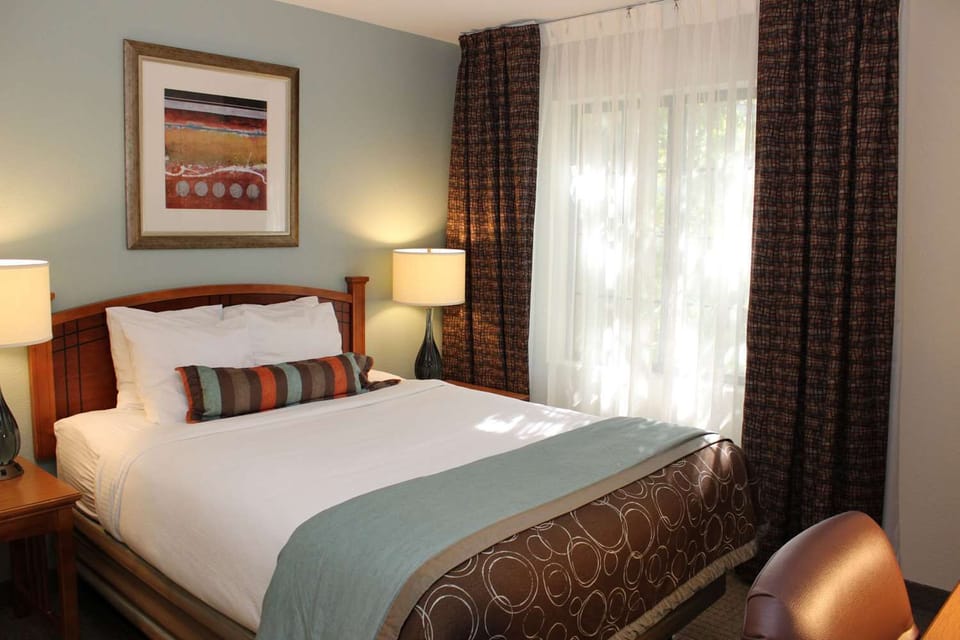 Unit with Queen Bed