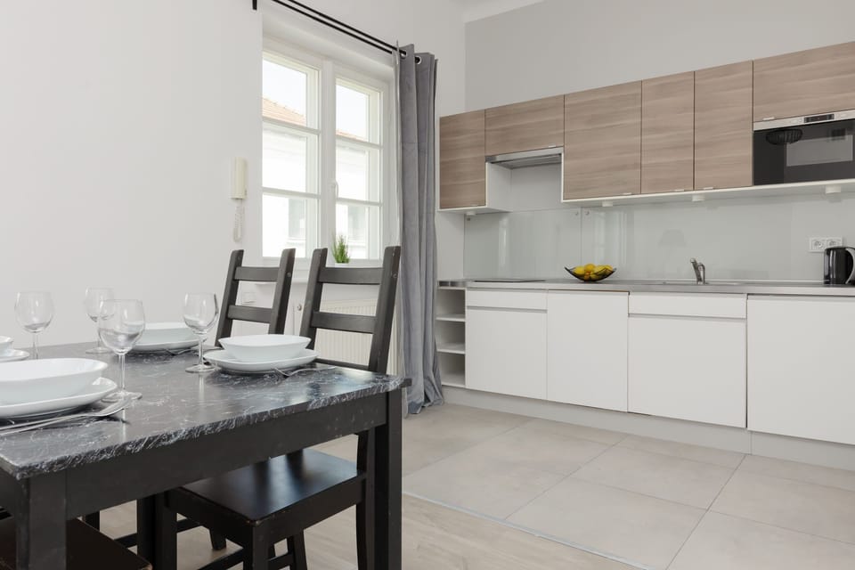 Modern, fully equipped kitchenette. 