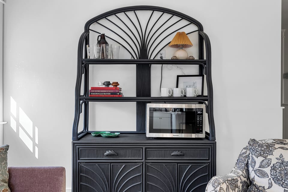 The Lady Helène | 2 Blocks to King St