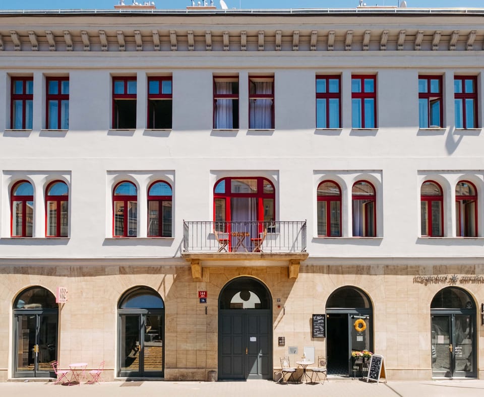 The building, where is your apartment located