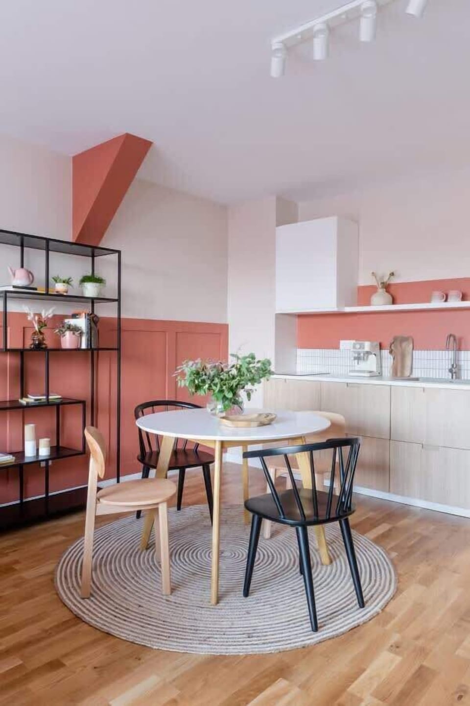 Kitchen & dining area