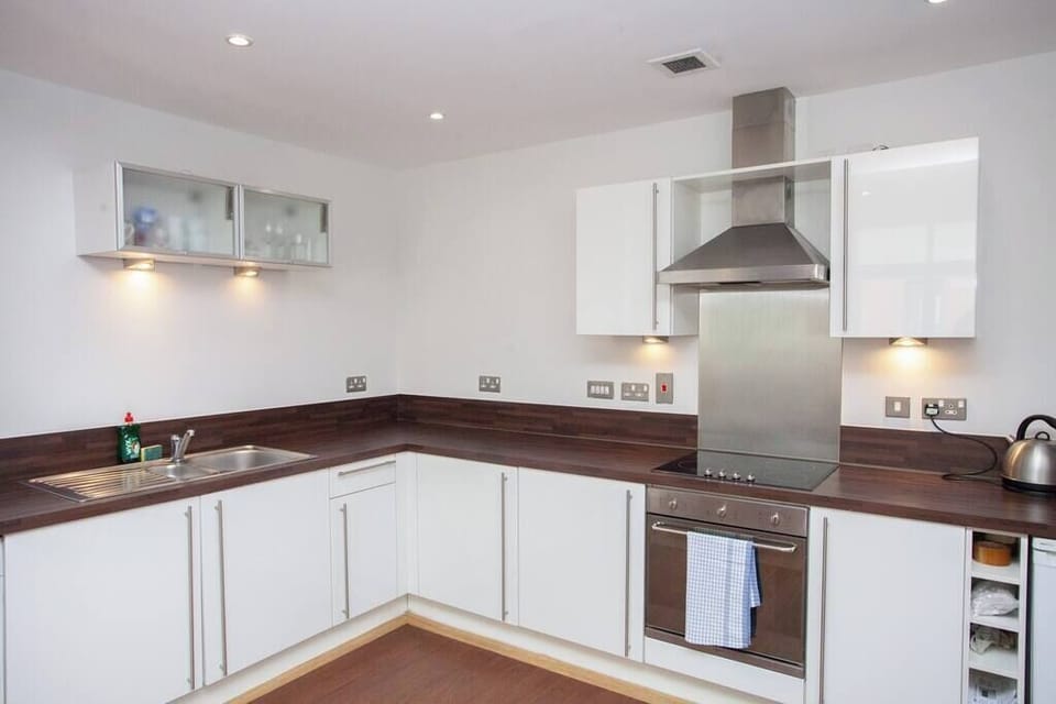 The fully fitted kitchen has everything you need to cook up a storm!