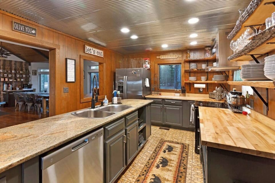 Open Kitchen | Dining Room Access | Buffet Window