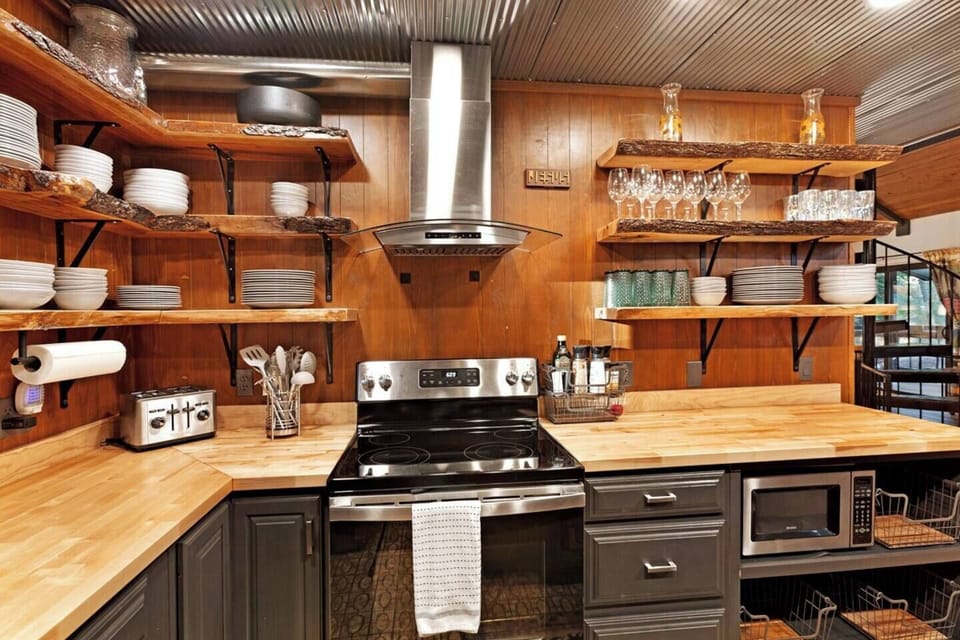 Hall Creek Lodge | Fully Equipped Kitchen | Microwave | Toaster | Blender | Air Fryer | Electric Skillet | Crock Pot |Mixer | Cutlery | Pots & Pans | Bakeware | Basic Spices  