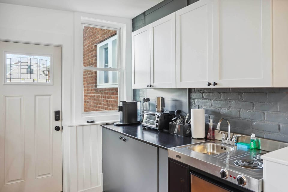 Kitchenette | Coffee Maker | Toaster Oven | Blender