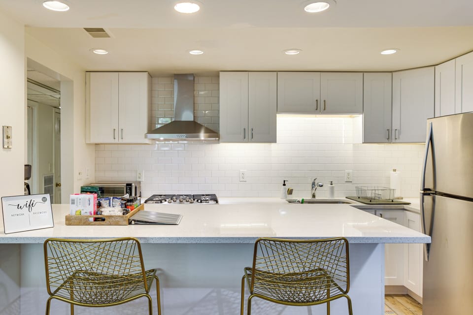 Kitchen | Cooking Basics | Coffee Maker | Paper Towels/Trash Bags Provided