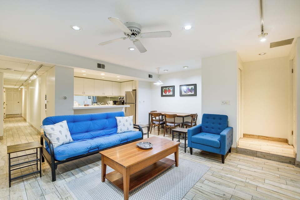 Living Room | Twin Futon | Free WiFi | Central A/C | Smart TV