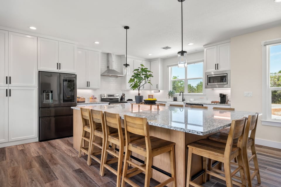Kitchen has nice appliances with all the dishes/pots/utensils etc... 