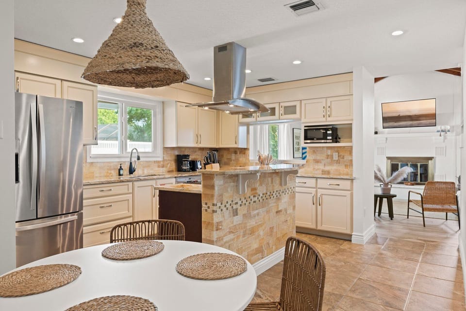 Brand new kitchen with all new appliances!