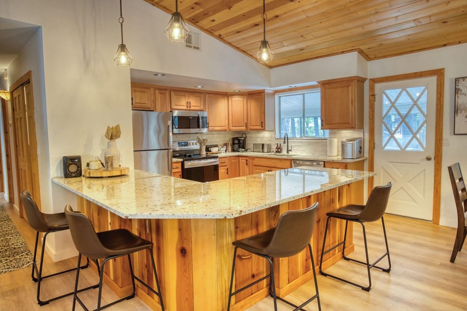 Kitchen seating area